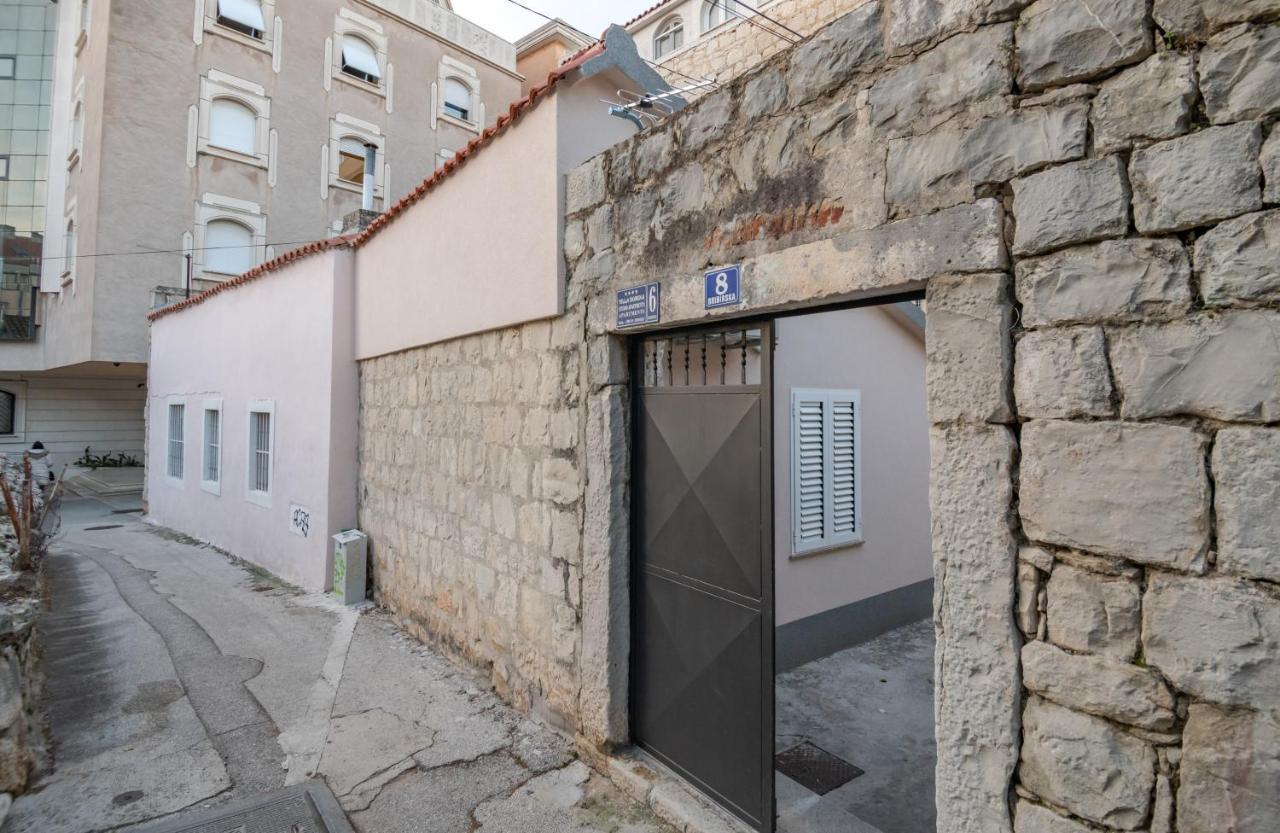 Modesty Split Exterior foto